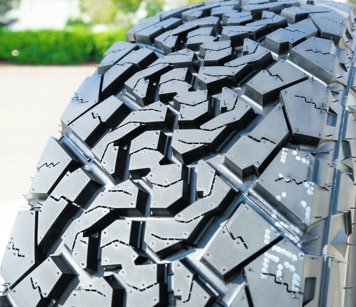 4 x LT265/70R18 Tires Z579492