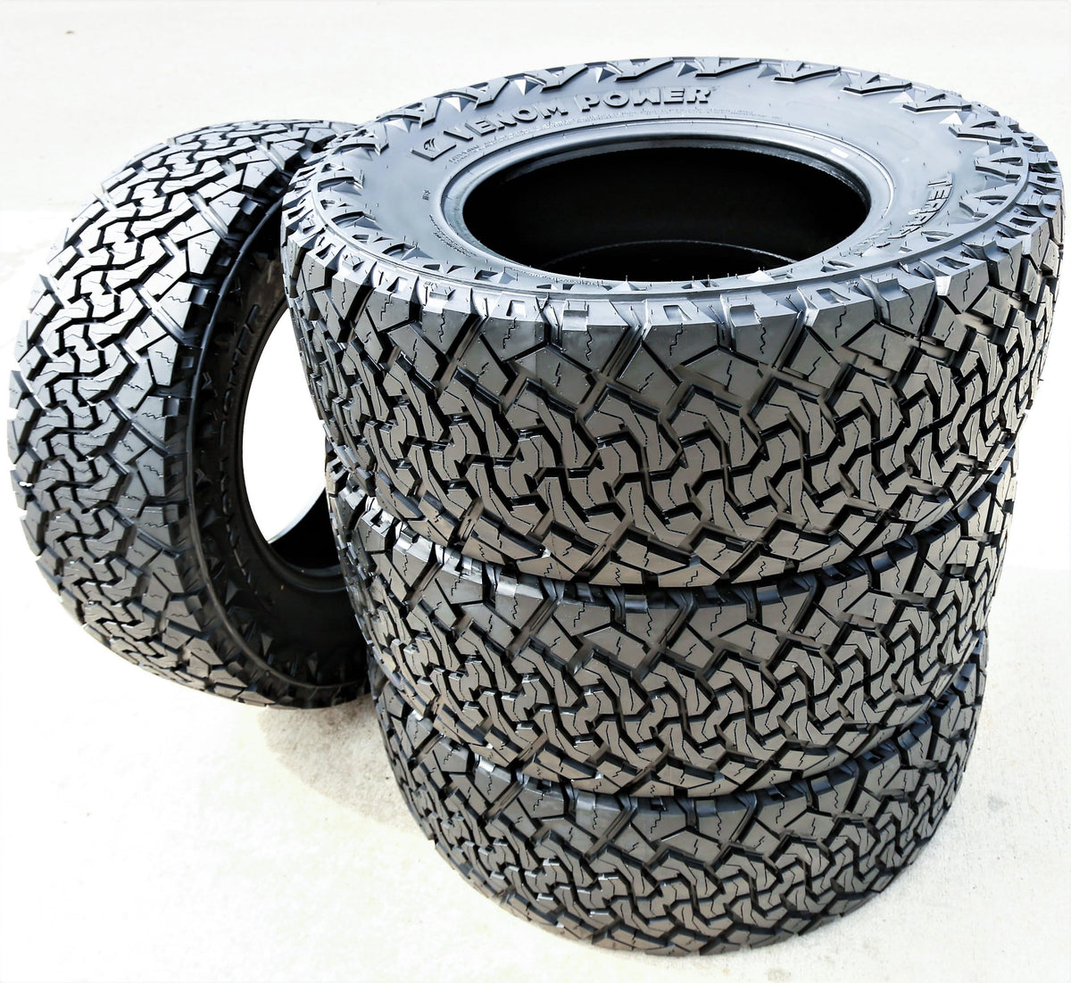 4 x LT265/70R18 Tires Z579492